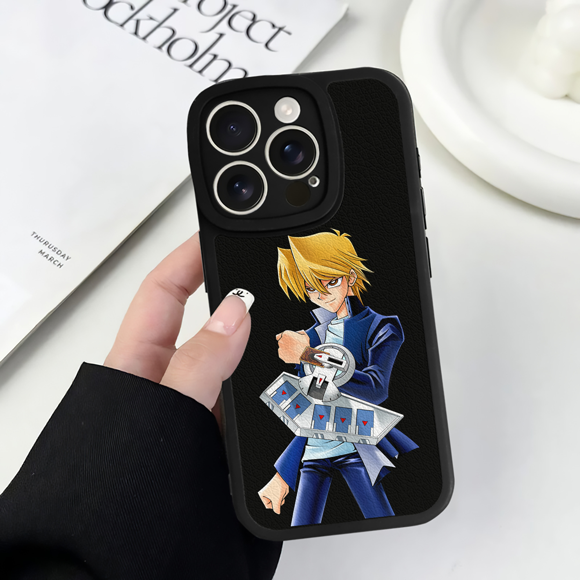 遊☆戯☆王 Yu-Gi-Oh! 【iPhone 16シリーズ対応】シリコンスマホケース（レザー調） 材質：シリコン